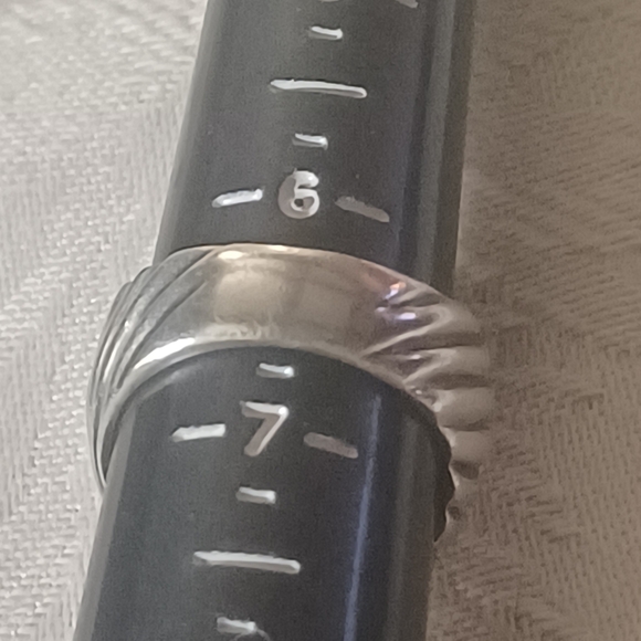 David Yurman Two Tone Cable Heart Ring, SS & 18k - Picture 11 of 12